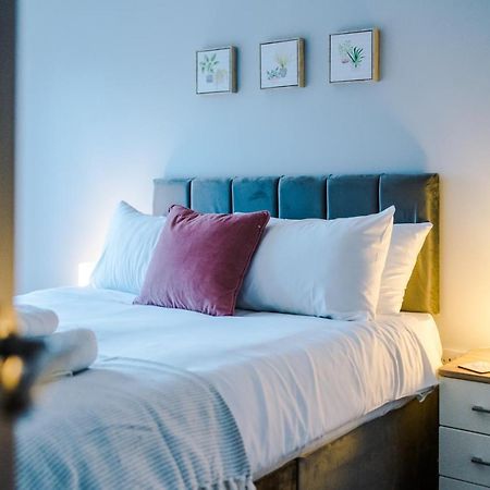 Cestrian House Villa Chester Bagian luar foto